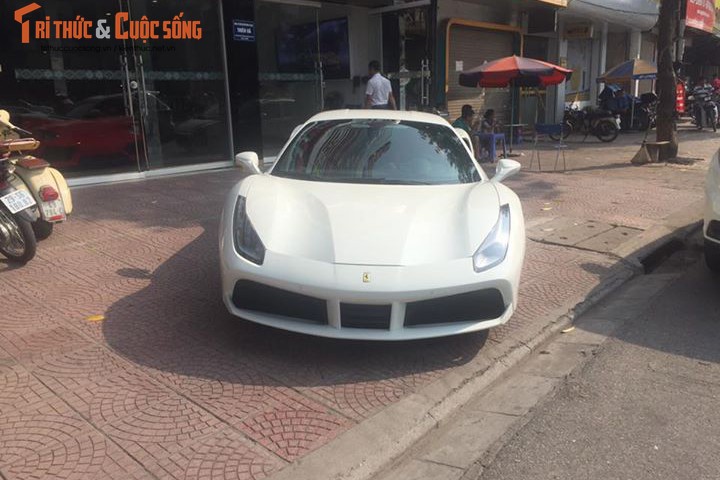 Sieu xe Ferrari 488 GTB ban 16 ty tren via he Ha Noi